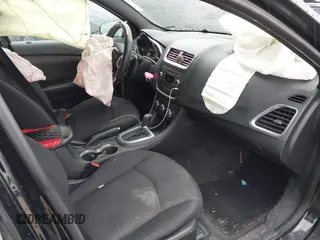 2014 Dodge Avenger SXT z VIN 1C3CDZCB3EN156146, wystawiony jako IAAI lot #42000054 z przebiegiem 149 166 mil mil oraz . Historia ofert i sprzedaży dostępna na DreamBid. Obrazek 5.
