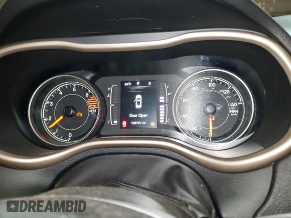 2016 Jeep Cherokee Latitude z VIN 1C4PJMCB4GW270663, wystawiony jako Copart lot #62411505 z przebiegiem 109 787 mil mil oraz Szkoda całkowita • Salvage title. Historia ofert i sprzedaży dostępna na DreamBid. Obrazek 9.