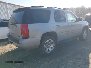2008 GMC Yukon SLT w/4SB with VIN 1GKFC13038R105520, listed as a IAAI auction lot 41453825 with 245,024 mi miles. Bid and sale history available at carsss.com. Image 4.