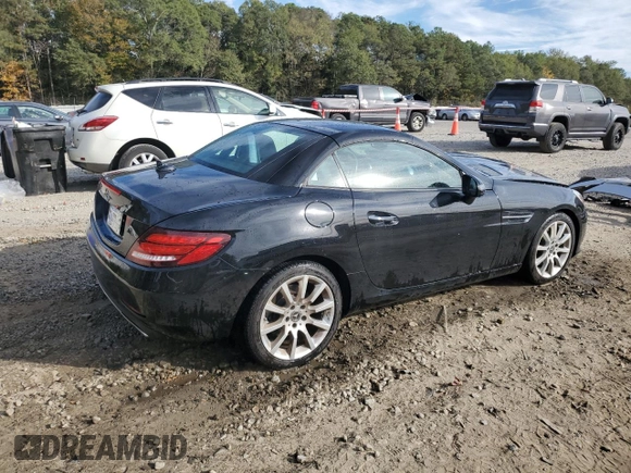 2018 Mercedes-Benz SLC 300 z VIN WDDPK3JA4JF155592, wystawiony jako Copart lot #80042324 z przebiegiem 89 312 mil mil oraz Szkoda całkowita • Salvage title. Historia ofert i sprzedaży dostępna na DreamBid. Obrazek 3.