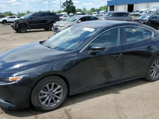 2022 Mazda 3 2.0 with VIN 3MZBPAA78NM306967, listed as a Copart auction lot 60905384 with 32,135 mi miles and Salvage Title. Bid and sale history available at DreamBid. Image 1.