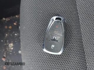 2020 Chevrolet Traverse LS z VIN 1GNERFKW7LJ258845, wystawiony jako IAAI lot #42013350 z przebiegiem 106 649 mil mil oraz . Historia ofert i sprzedaży dostępna na DreamBid. Obrazek 11.