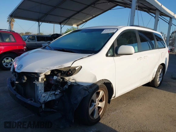 2014 Toyota Sienna LE AAS z VIN 5TDKK3DC9ES460142, wystawiony jako IAAI lot #42140187 z przebiegiem 150 616 mil mil oraz . Historia ofert i sprzedaży dostępna na DreamBid. Obrazek 19.