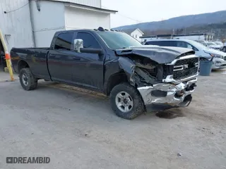 2019 Ram 2500 Tradesman with VIN 3C6UR5HL1KG642039, listed as a IAAI auction lot 41333697 with 151,962 mi miles. Bid and sale history available at carsss.com. Image 1.