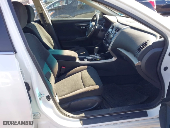 2014 Nissan Altima 2.5 SV with VIN 1N4AL3AP0EC126573, listed as a IAAI auction lot 41731224 with 132,497 mi miles. Bid and sale history available at carsss.com. Image 5.