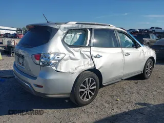 2016 Nissan Pathfinder SV with VIN 5N1AR2MN7GC603270, listed as a IAAI auction lot 41882025 with 134,990 mi miles. Bid and sale history available at carsss.com. Image 4.
