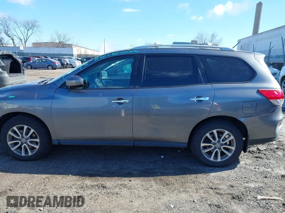 2016 Nissan Pathfinder S with VIN 5N1AR2MM1GC637454, listed as a IAAI auction lot 41640789 with 133,016 mi miles. Bid and sale history available at carsss.com. Image 14.
