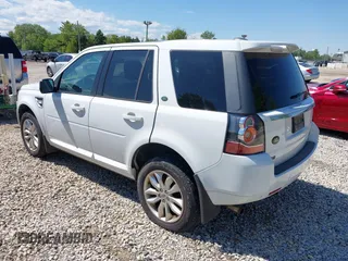 2013 Land Rover LR2 HSE Lux z VIN SALFT2BG5DH339442, wystawiony jako IAAI lot #42348872 z przebiegiem 131 043 mil mil oraz . Historia ofert i sprzedaży dostępna na DreamBid. Obrazek 3.