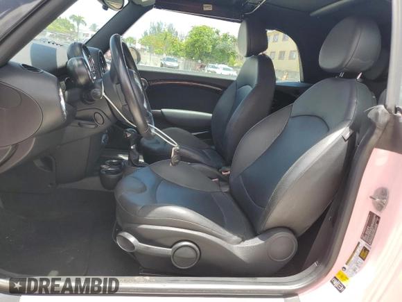 2013 MINI Convertible with VIN WMWZN3C50DT568977, listed as a Copart auction lot 60726495 with 86,319 mi miles and Clean title. Bid and sale history available at DreamBid. Image 7.