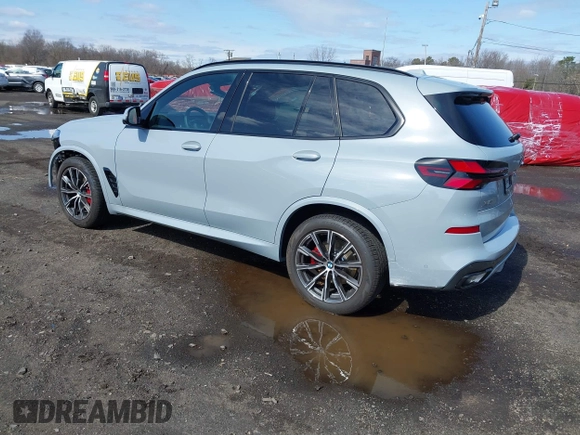 2025 BMW X5 xDrive40i with VIN 5UX23EU05S9W51046, listed as a IAAI auction lot 41732241 with 2,900 mi miles. Bid and sale history available at carsss.com. Image 3.