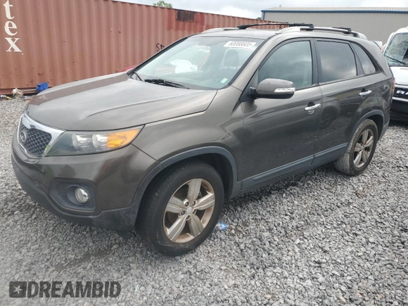 2012 Kia Sorento EX z VIN 5XYKU3A69CG279061, wystawiony jako Copart lot #60088605 z przebiegiem 272 332 mil mil oraz Czysty tytuł • Clean title. Historia ofert i sprzedaży dostępna na DreamBid. Obrazek 1.