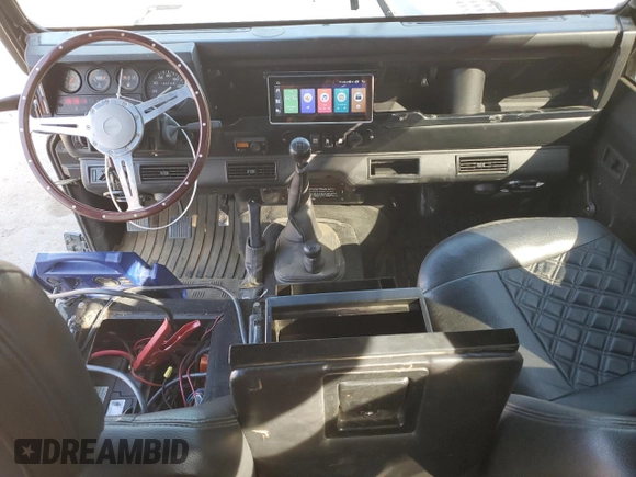 1992 Land Rover Defender with VIN SALLDHMF8HA905240, listed as a Copart auction lot 71372544 with 184,188 mi miles and Salvage title. Bid and sale history available at DreamBid. Image 8.