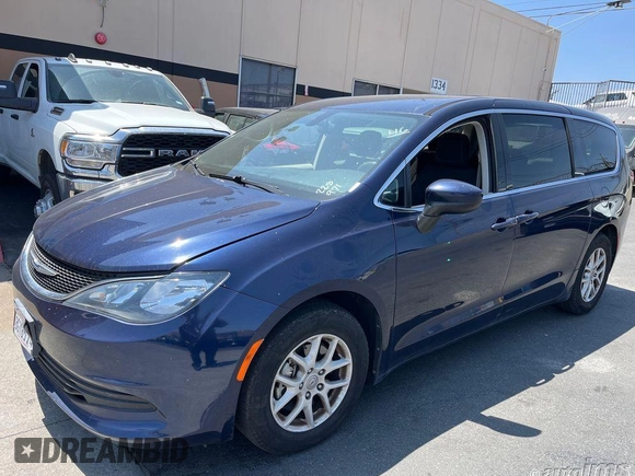 2019 Chrysler Pacifica Touring with VIN 2C4RC1DG7KR556147, listed as a IAAI auction lot 42599780 with 79,092 mi miles and . Bid and sale history available at DreamBid. Image 15.