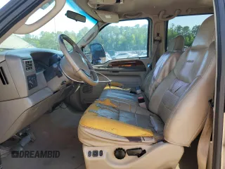 2003 Ford F-350 XL with VIN 1FTSW31F63EA39632, listed as a Copart auction lot 52947705 with 372,288 mi miles and Salvage title. Bid and sale history available at DreamBid. Image 7.