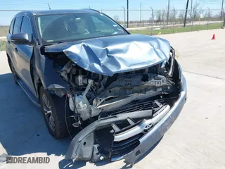 2016 Toyota Highlander XLE with VIN 5TDKKRFH8GS124223, listed as a IAAI auction lot 41850009 with 194,854 mi miles. Bid and sale history available at carsss.com. Image 6.