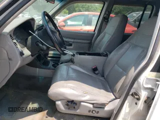 2000 Ford Explorer XLT with VIN 1FMZU83P8YUB63966, listed as a Copart auction lot 59455755 with 136,852 mi miles and Clean title. Bid and sale history available at DreamBid. Image 7.