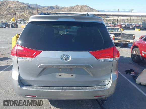 2011 Toyota Sienna LE AAS z VIN 5TDKK3DC8BS163200, wystawiony jako IAAI lot #42523991 z przebiegiem 260 470 mil mil oraz . Historia ofert i sprzedaży dostępna na DreamBid. Obrazek 16.