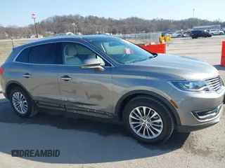 2017 Lincoln MKX Select with VIN 2LMPJ6KR1HBL41279, listed as a IAAI auction lot 41771085 with 37,068 mi miles. Bid and sale history available at carsss.com. Image 6.