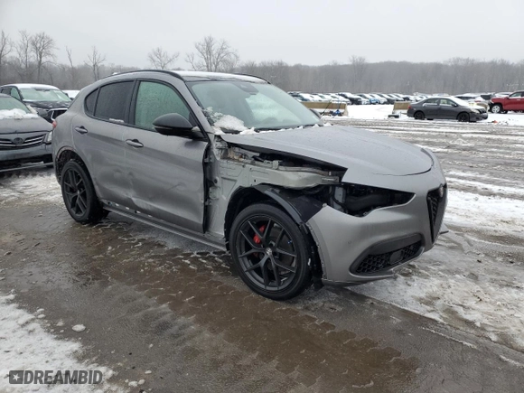 2021 Alfa Romeo Stelvio Ti with VIN ZASPAKBN9M7D20776, listed as a Copart auction lot 43731165 with 63,995 mi miles and Salvage Title. Bid and sale history available at carsss.com. Image 4.