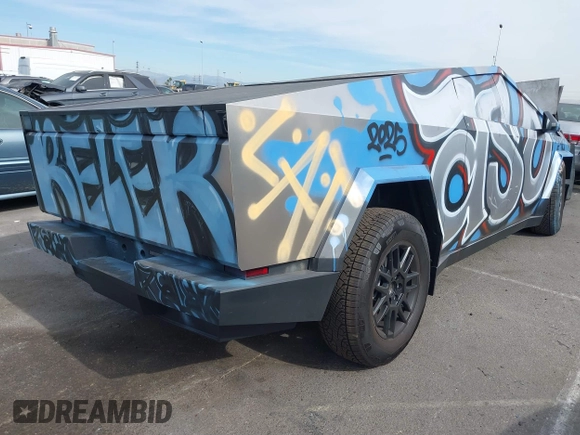 2024 Tesla Cybertruck z VIN 7G2CEHED9RA050686, wystawiony jako IAAI lot #41399354 z przebiegiem Nie podano mil oraz . Historia ofert i sprzedaży dostępna na DreamBid. Obrazek 4.