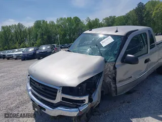 2004 GMC Sierra 2500HD SLE with VIN 1GTHK29G84E401555, listed as a IAAI auction lot 42012635 with 1 mi miles. Bid and sale history available at carsss.com. Image 6.
