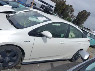 2018 Toyota Prius Two with VIN JTDKARFU6J3546239, listed as a IAAI auction lot 42013889 with 92,077 mi miles. Bid and sale history available at carsss.com. Image 15.