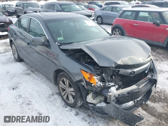 2013 Acura ILX with VIN 19VDE1F37DE022142, listed as a IAAI auction lot 41543026 with 152,967 mi miles. Bid and sale history available at carsss.com. Image 1.