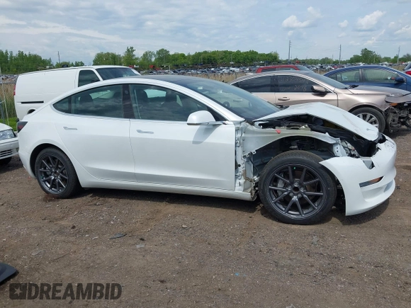 2020 Tesla Model 3 Standard Range Plus z VIN 5YJ3E1EA3LF794276, wystawiony jako IAAI lot #42390409 z przebiegiem 51 924 mil mil oraz . Historia ofert i sprzedaży dostępna na DreamBid. Obrazek 14.