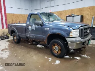 2005 Ford F-250 XL with VIN 1FTNF21565EA30933, listed as a Copart auction lot 86381274 with 140,709 mi miles and Clean Title. Bid and sale history available at DreamBid. Image 4.