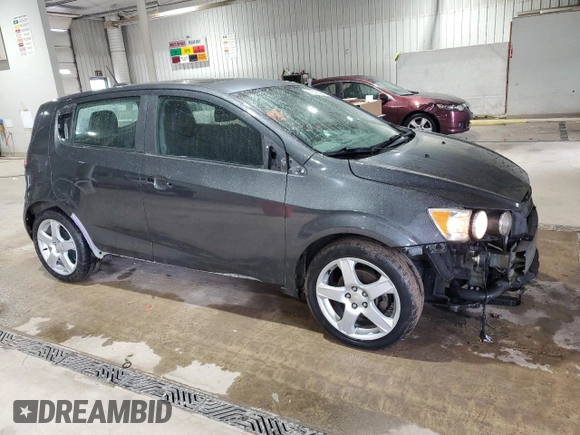 2016 Chevrolet Sonic LTZ z VIN 1G1JE6SB3G4108552, wystawiony jako Copart lot #57843505 z przebiegiem 101 897 mil mil oraz Szkoda całkowita • Salvage title. Historia ofert i sprzedaży dostępna na DreamBid. Obrazek 4.