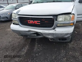 2002 GMC Yukon XL SLT with VIN 1GKFK16ZX2J259905, listed as a IAAI auction lot 41071675 with 326,370 mi miles. Bid and sale history available at carsss.com. Image 6.