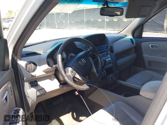 2015 Honda Pilot Touring with VIN 5FNYF3H92FB020766, listed as a IAAI auction lot 41983315 with 201,086 mi miles. Bid and sale history available at carsss.com. Image 5.