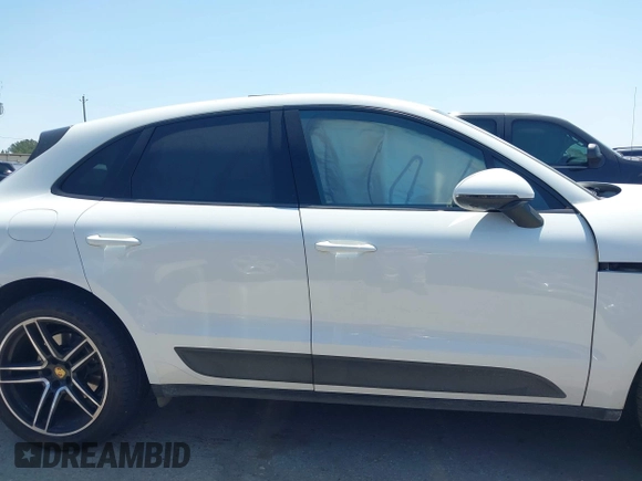 2021 Porsche Macan z VIN WP1AA2A59MLB00947, wystawiony jako IAAI lot #42013483 z przebiegiem Nie podano mil oraz . Historia ofert i sprzedaży dostępna na DreamBid. Obrazek 13.