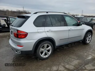 2011 BMW X5 35i with VIN 5UXZV4C5XBL405046, listed as a Copart auction lot 84447124 with 180,936 mi miles and Clean Title. Bid and sale history available at carsss.com. Image 3.