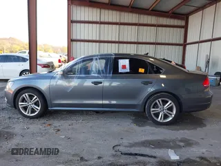 2014 Volkswagen Passat SE z VIN 1VWBN7A32EC059503, wystawiony jako IAAI lot #40876045 z przebiegiem Nie podano mil oraz . Historia ofert i sprzedaży dostępna na DreamBid. Obrazek 10.