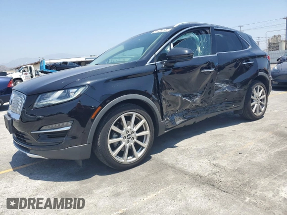 2019 Lincoln MKC Reserve with VIN 5LMCJ3C92KUL30300, listed as a Copart auction lot 61103295 with 42,680 mi miles and Salvage title. Bid and sale history available at DreamBid. Image 1.