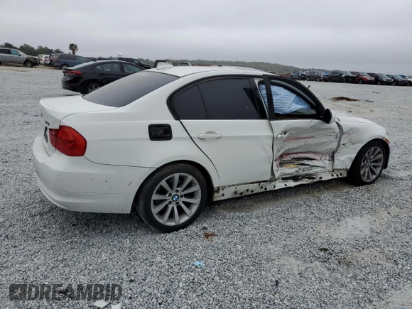 2011 BMW 3 Series 328i z VIN WBAPH7G53BNM58989, wystawiony jako Copart lot #79000604 z przebiegiem Nie podano mil oraz Nie do naprawy • Non repairable. Historia ofert i sprzedaży dostępna na DreamBid. Obrazek 3.