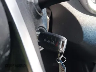 2017 Kia Sorento LX z VIN 5XYPGDA30HG315882, wystawiony jako IAAI lot #41801283 z przebiegiem 165 950 mil mil oraz . Historia ofert i sprzedaży dostępna na DreamBid. Obrazek 11.