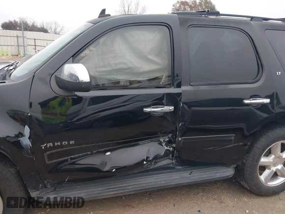 2014 Chevrolet Tahoe LT z VIN 1GNSCBE04ER143872, wystawiony jako IAAI lot #41377204 z przebiegiem 119 533 mil mil oraz . Historia ofert i sprzedaży dostępna na DreamBid. Obrazek 14.