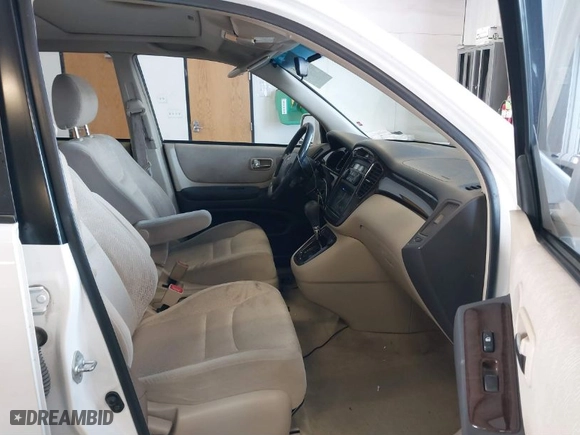 2001 Toyota Highlander with VIN JTEGF21AX10022116, listed as a IAAI auction lot 41604066 with 119,033 mi miles. Bid and sale history available at carsss.com. Image 5.