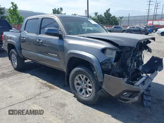 2017 Toyota Tacoma SR z VIN 5TFAX5GN3HX089337, wystawiony jako IAAI lot #42339255 z przebiegiem 47 603 mil mil oraz . Historia ofert i sprzedaży dostępna na DreamBid. Obrazek 1.