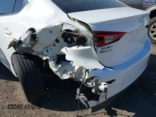 2017 Mazda 3 Grand Touring z VIN 3MZBN1W34HM139393, wystawiony jako IAAI lot #41747788 z przebiegiem 137 275 mil mil oraz . Historia ofert i sprzedaży dostępna na DreamBid. Obrazek 17.