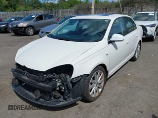 2010 Volkswagen Jetta Wolfsburg Edition с VIN 3VWRA7AJ6AM059828, выставлен на аукционе IAAI как лот 42312767 с пробегом 144 846 миль миль и . История ставок и продаж доступна на DreamBid. Изображение 2.