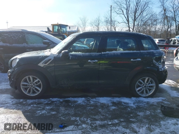 2013 MINI Countryman with VIN WMWZB3C53DWM08700, listed as a IAAI auction lot 41402093 with 71,109 mi miles and . Bid and sale history available at DreamBid. Image 15.