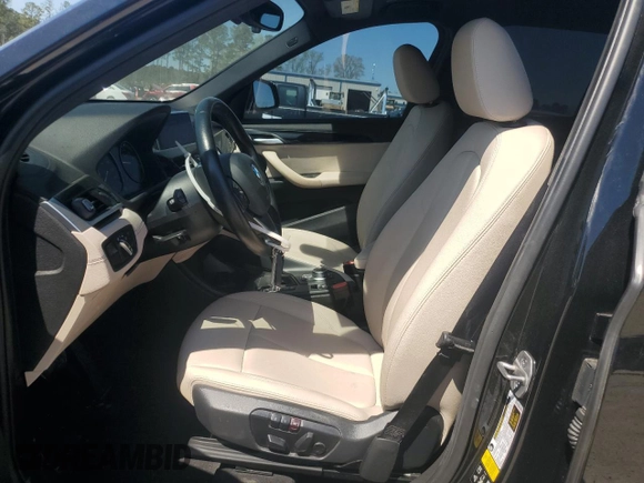 2021 BMW X1 xDrive28i z VIN WBXJG9C07M5S73464, wystawiony jako Copart lot #50374525 z przebiegiem 117 828 mil mil oraz Tytuł czysty. Historia ofert i sprzedaży dostępna na DreamBid. Obrazek 7.