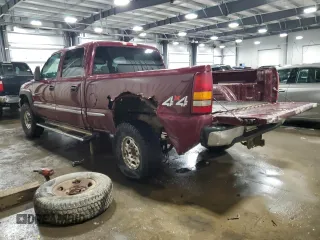 2002 GMC Sierra 1500HD SLE z VIN 1GTGK13U32F137446, wystawiony jako Copart lot #82978294 z przebiegiem 144 560 mil mil oraz Szkody całkowita. Historia ofert i sprzedaży dostępna na DreamBid. Obrazek 2.