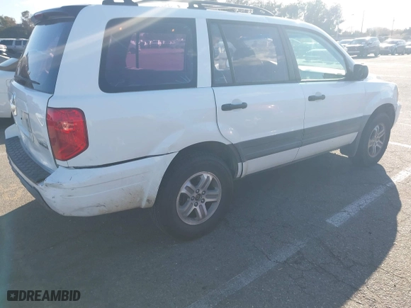 2005 Honda Pilot LX with VIN 2HKYF18165H556716, listed as a IAAI auction lot 41705657 with 177,100 mi miles. Bid and sale history available at carsss.com. Image 4.