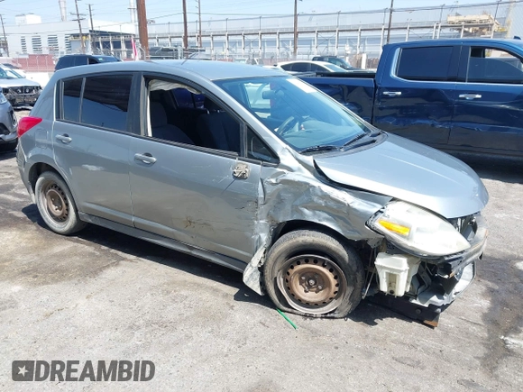 2009 Nissan Versa S с VIN 3N1BC13E99L453758, выставлен на аукционе IAAI как лот 42343658 с пробегом 218 825 миль миль и . История ставок и продаж доступна на DreamBid. Изображение 1.