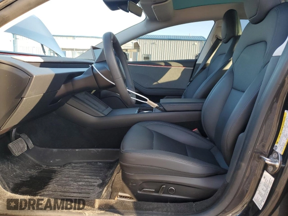 2024 Tesla Model 3 z VIN 5YJ3E1EA7RF760219, wystawiony jako Copart lot #52173225 z przebiegiem 6 730 mil mil oraz Szkoda całkowita • Salvage title. Historia ofert i sprzedaży dostępna na DreamBid. Obrazek 7.