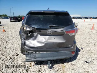 2015 Toyota Highlander LE Plus z VIN 5TDZKRFH4FS051610, wystawiony jako Copart lot #53880115 z przebiegiem 138 014 mil mil oraz Szkoda całkowita • Salvage title. Historia ofert i sprzedaży dostępna na DreamBid. Obrazek 6.